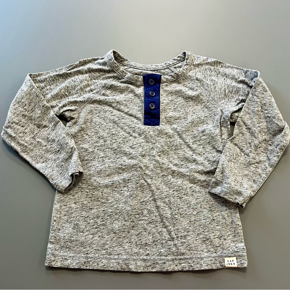 GAP Heather Gray Long Sleeve Tee with Navy Accents